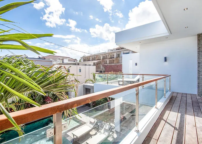Seaside Haven Charming 4Br Villa, 5 Min To Beach Villa