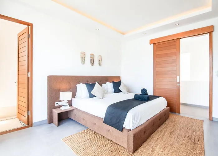 Seaside Haven Charming 4Br Villa, 5 Min To Beach Villa